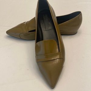 Great pair of nwt jil sander navy shoes, olive. Never worn. Dust bag box brochur